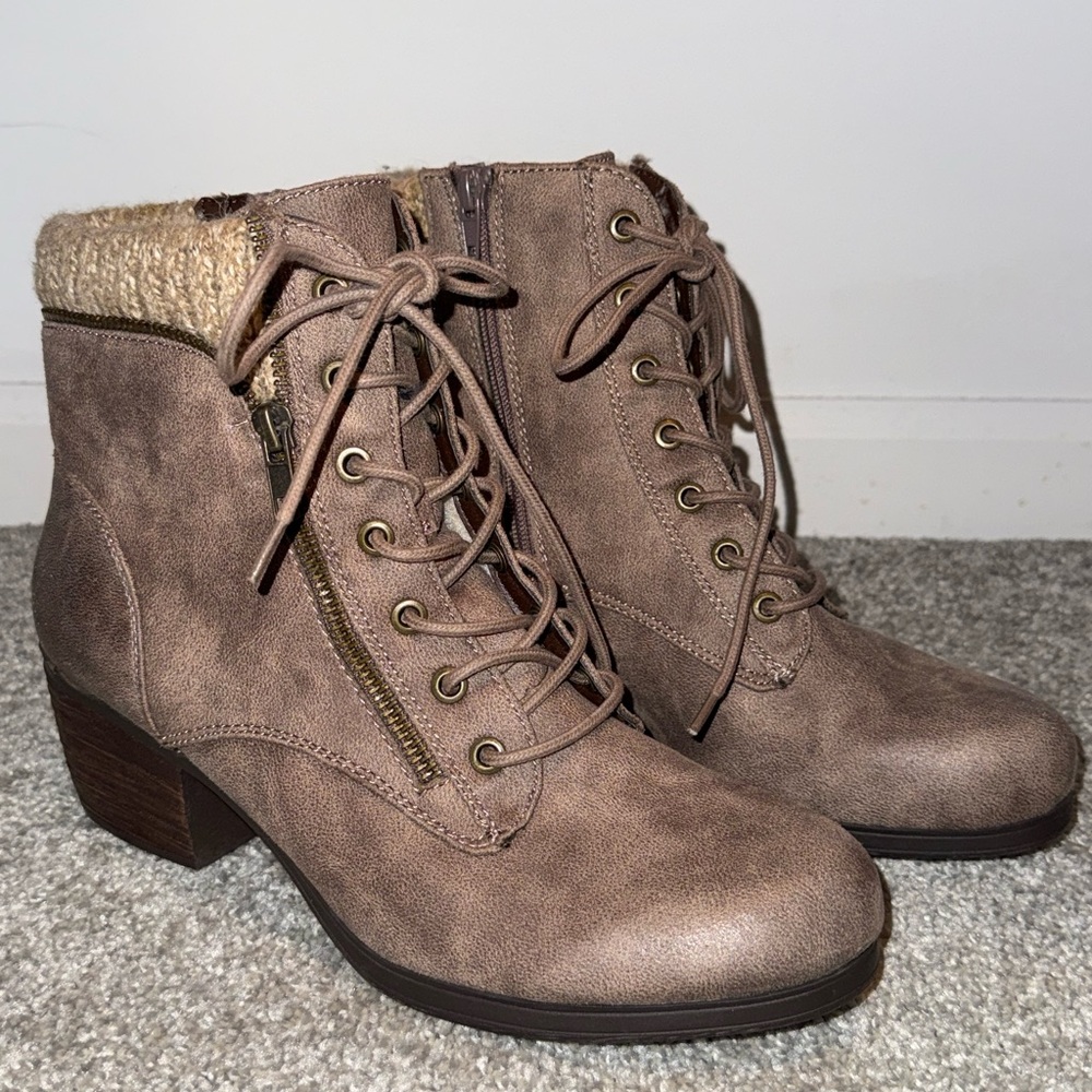 White Mountain Brown Lace Up Boots